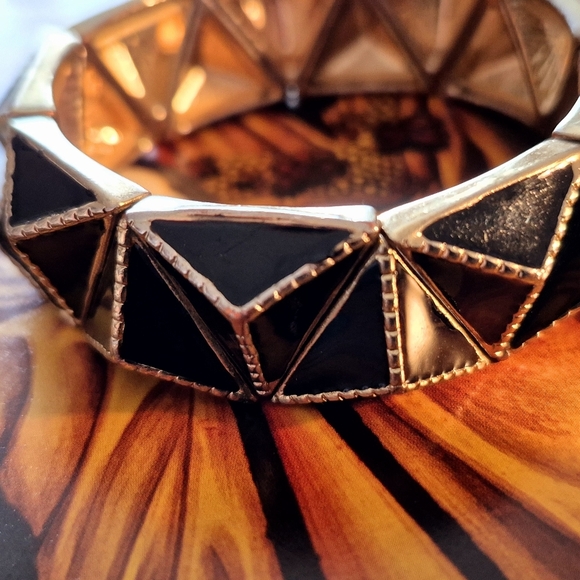Stretchy Geometric Black and Gold Bracelet - Picture 6 of 6